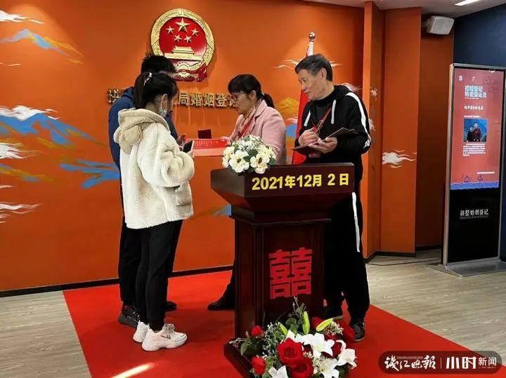 婚姻登记颁证词(古代结婚证上的句子)
