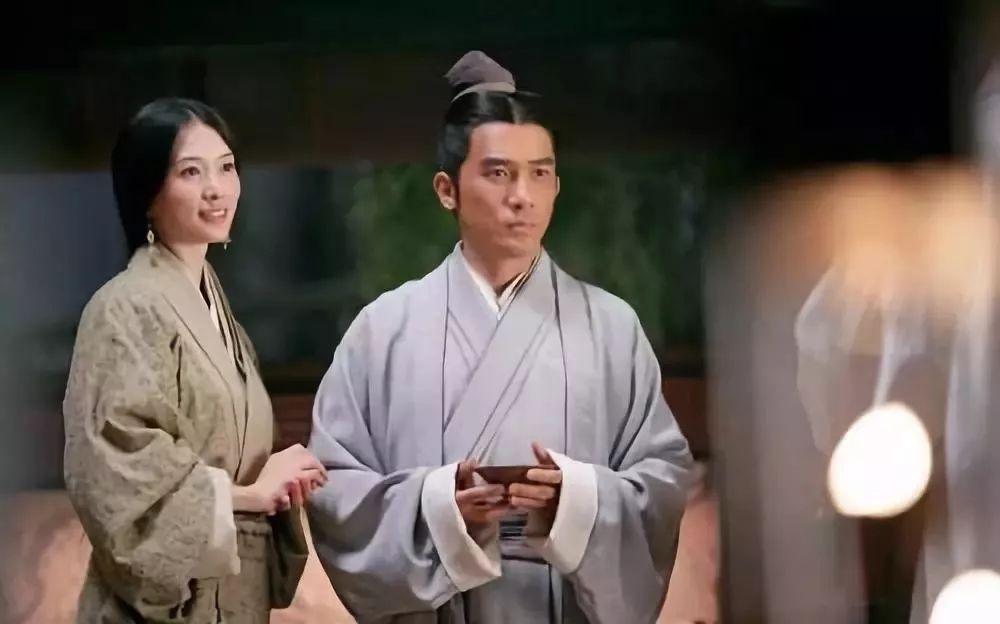 结婚 问新郎的问题,问是简单地问女方的姓名吗