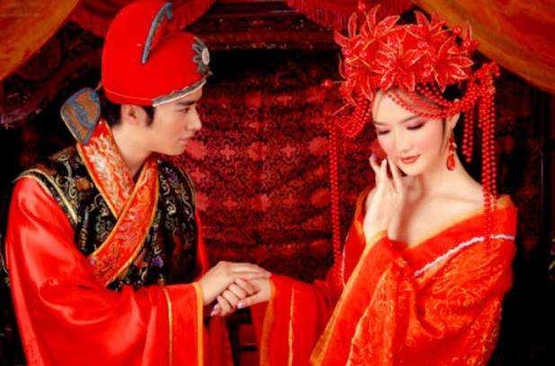 现代结婚风俗有哪些(男同迫于传统习俗和女生结婚后)