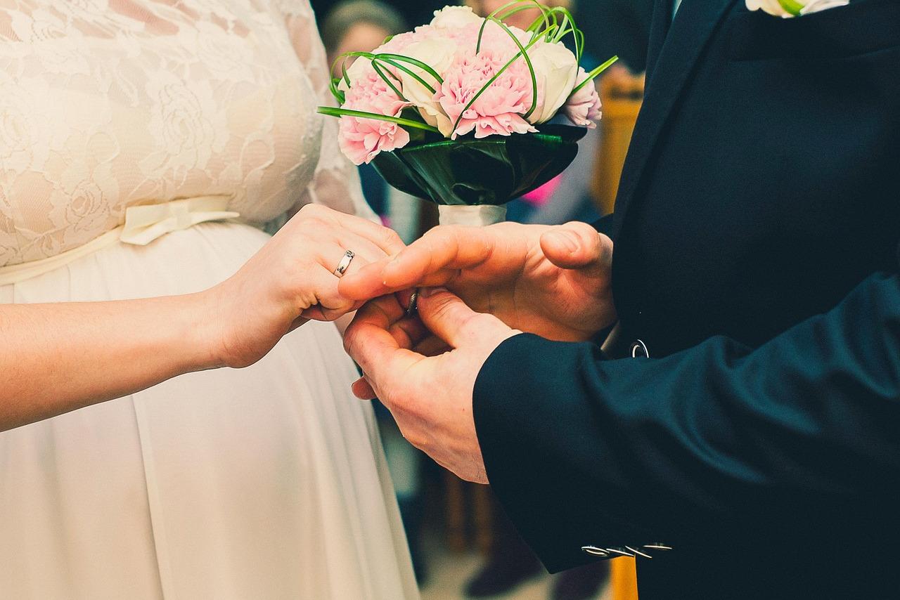 结婚礼金离婚时怎么算(再婚时要35万彩礼钱合理吗)