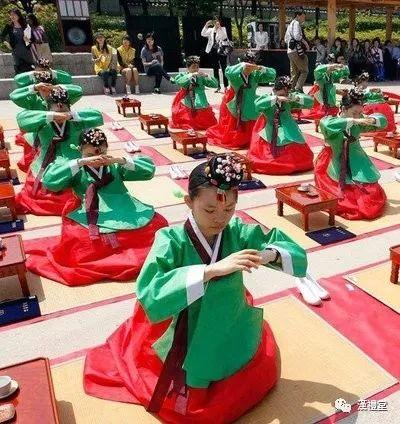 礼仪知识结婚拜喜叩几个头(人去世磕头有规矩吗)