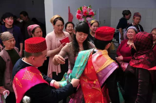 认亲风俗(你们哪儿男方第一次去女方家有什么习俗)