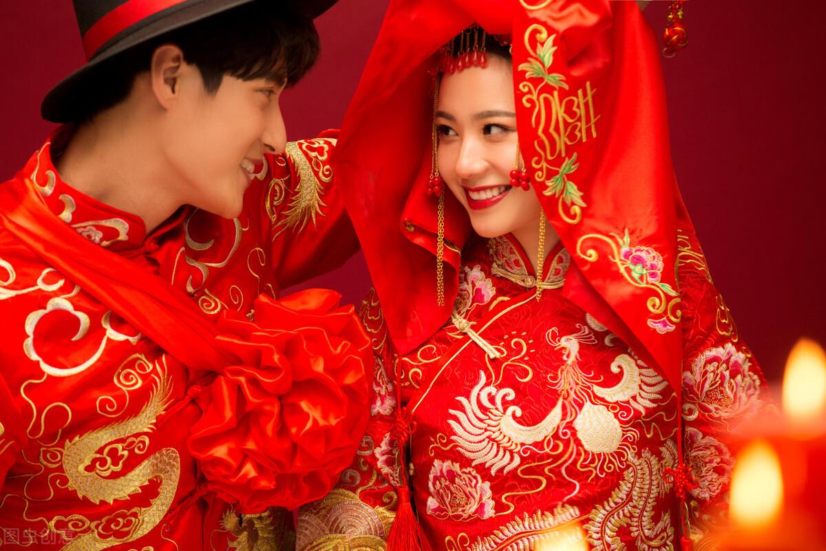 奇葩结婚风俗当天晚上和别人(怎么看待公公婚礼上强吻新娘一事)