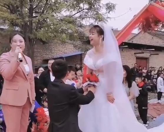 结婚时问新郎的问题(伴娘应该问哪些问题刁难啊)