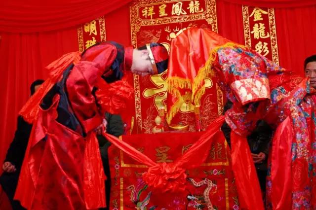 婚礼步骤(导游婚礼程序主要分哪几个步骤)