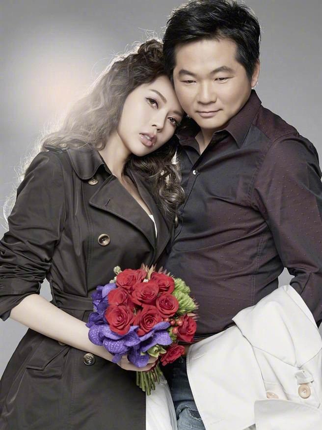 参加婚礼不能穿什么颜色(参加婚礼前两天可以穿黑裙子吗)