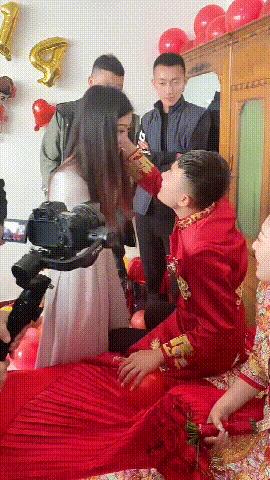 婚礼现场问答游戏(婚礼上闹伴郎伴娘的游戏有哪些)